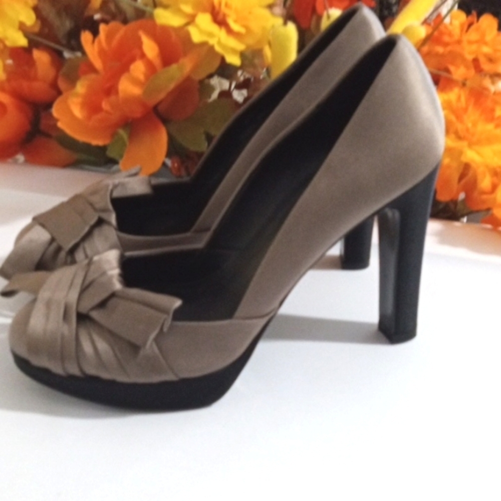 J. CREW GRAY BROWN CHAMPAGNE SATIN RIBBON BOW 3 INCH PLATFORM PUMPS SIZE 7 NWOT - Picture 3 of 8